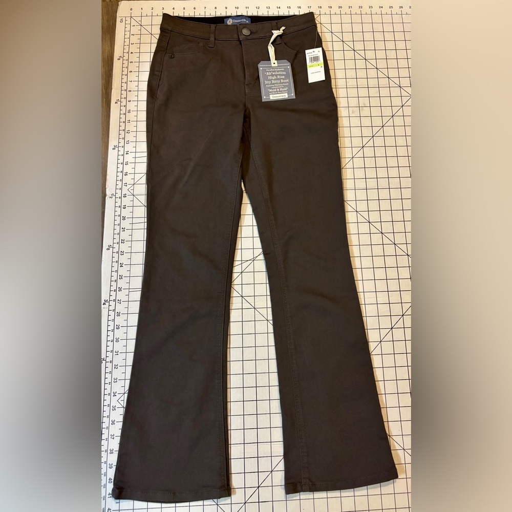 NWT Democracy “Ab”Solution Women’s Size 4 Gray Itty Bitty Boot Jeans